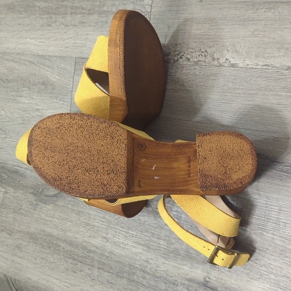 Topshop Block Heel Ankle Strap Sandals - Picture 6 of 8